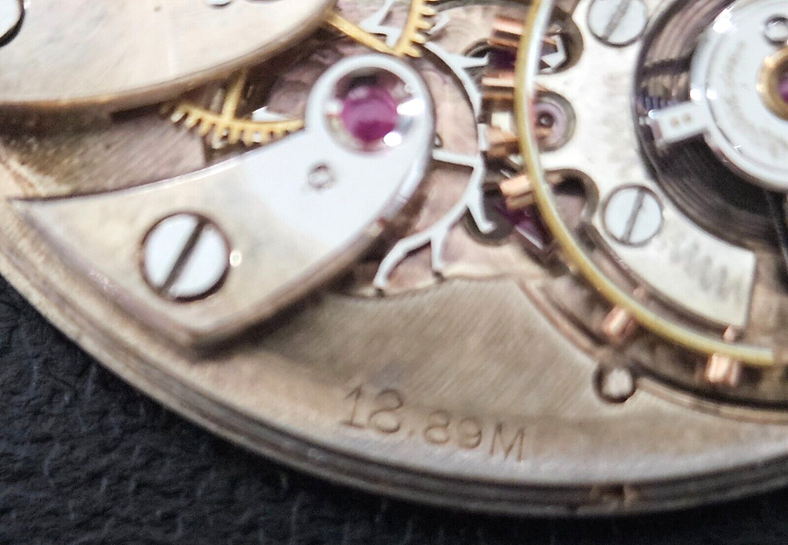 LONGINES 18.89M 5ADJ 19J WATCH MOVEMENT (BALANCE RUNS WITH ROTATION) LOT.325