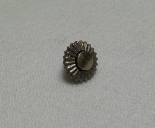 VINTAGE 8.2 MM SILVER POCKET WATCH CROWN WATCHMAKERS REPLACEMENT PART #17