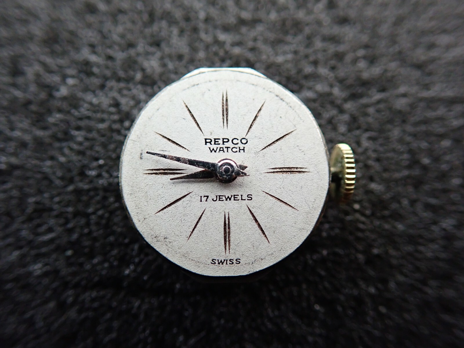 VINTAGE LADIES SWISS REPCO WRISTWATCH MOVEMENT 15.5MM X 12.8MM