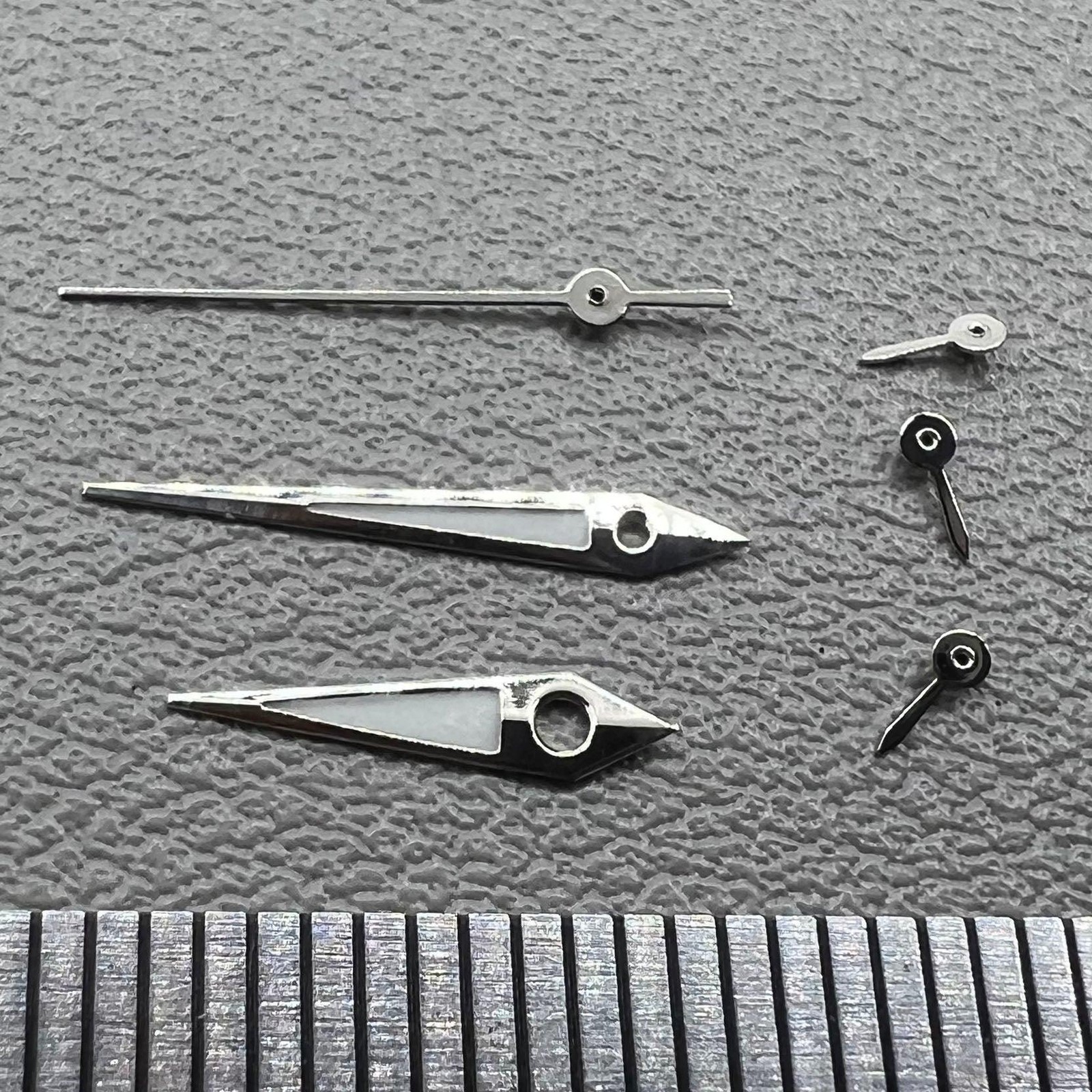 2 Sets Arrow Shape Green Lume Silver Trim Hands for VX3J/VX9J/VX7J/VX3N/VX9N