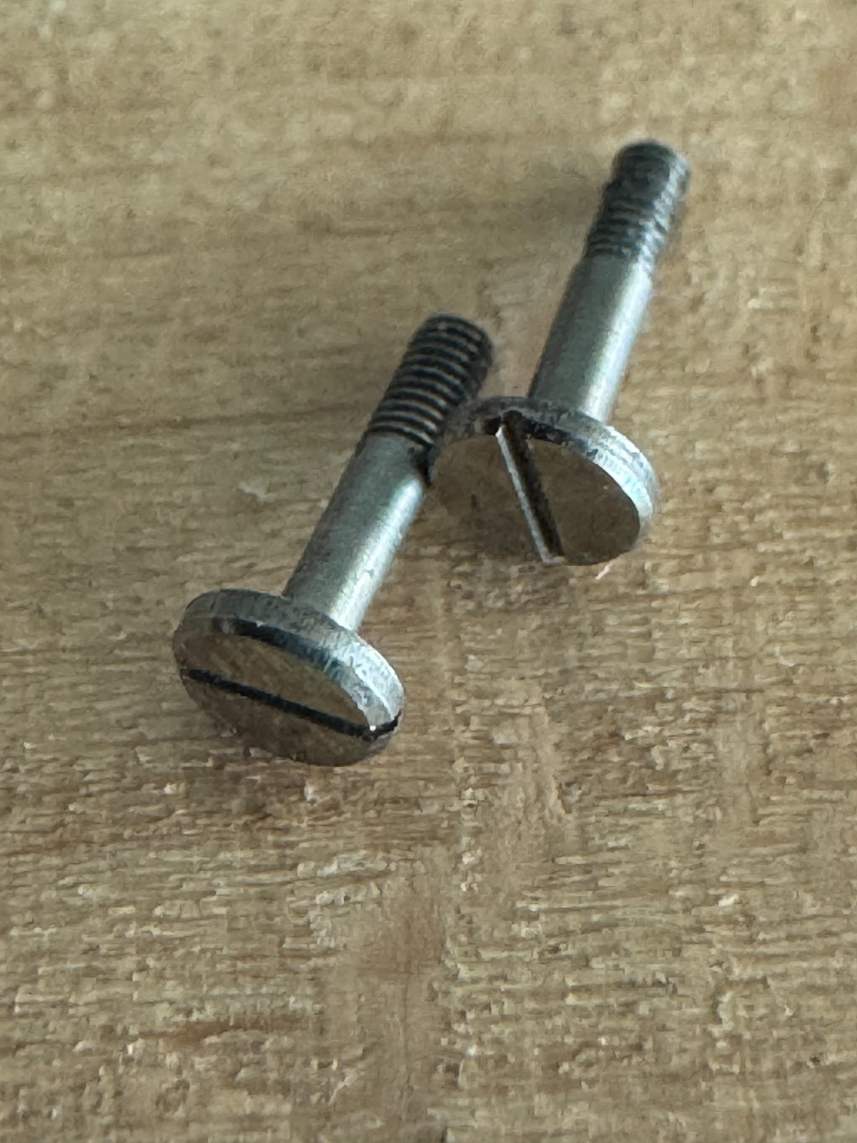 NICE VINTAGE 16 SIZE HOWARD 21 & 23 JEWEL FLAT BEVELED CASE SCREWS 2 PIECES!!