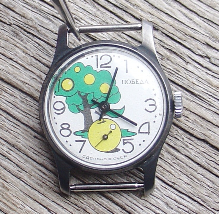 Rare Vintage Collectible Soviet POBEDA Watch With the Apple Tree 2602 SERVICED