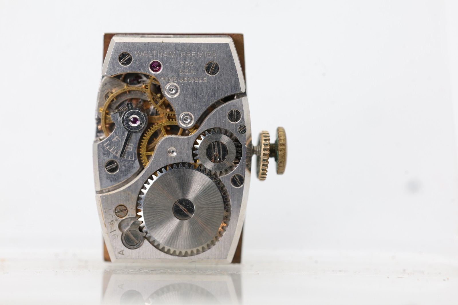 WALTHAM PREMIER Gr. No. 750, 9j, WATCH MOVEMENT, RUNS (NK)