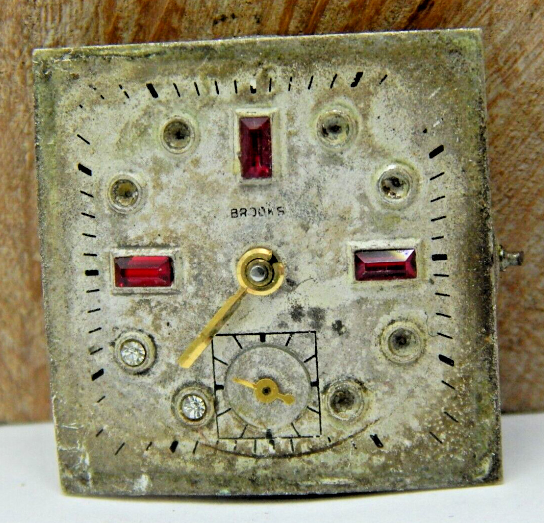 Vintage Helbros 209 17 jewel men’s wrist watch movement with gemmed dial & hands