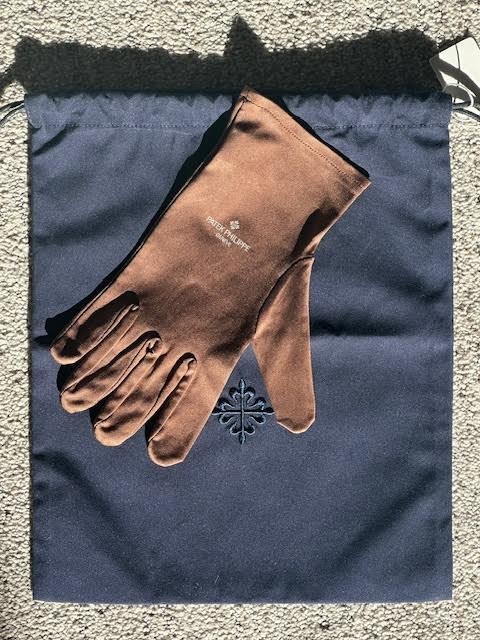 “PATEK PHILLIPPE” WOODEN LOUPE-GLOVE-NAVY BAG & STAMPED CLOTH “Price reduction!”