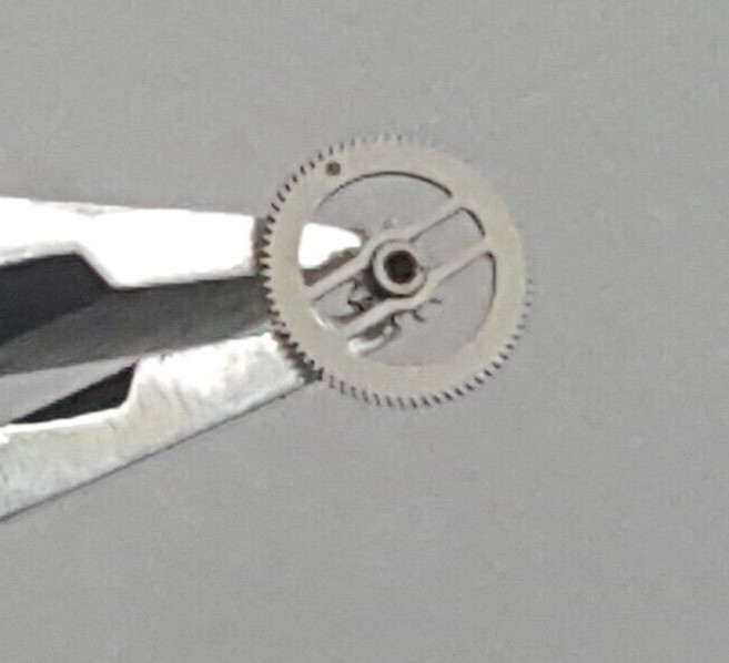 Baume & Mercier Caliber 5057 Part Number 242 (Canon Pinion With Driver)
