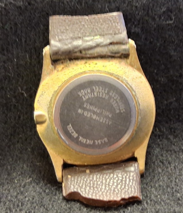 VTG TIMEX WATER RESISTANT WRISTWATCH PIECE BROKEN FOR PARTS OR FOR REPAIR WATCH