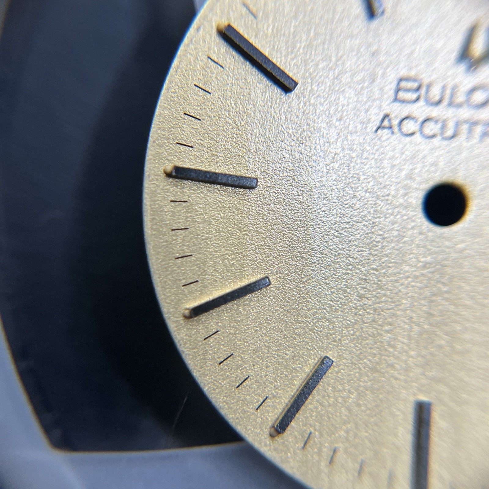 Accutron 2182 Champagne Day-Date (015)