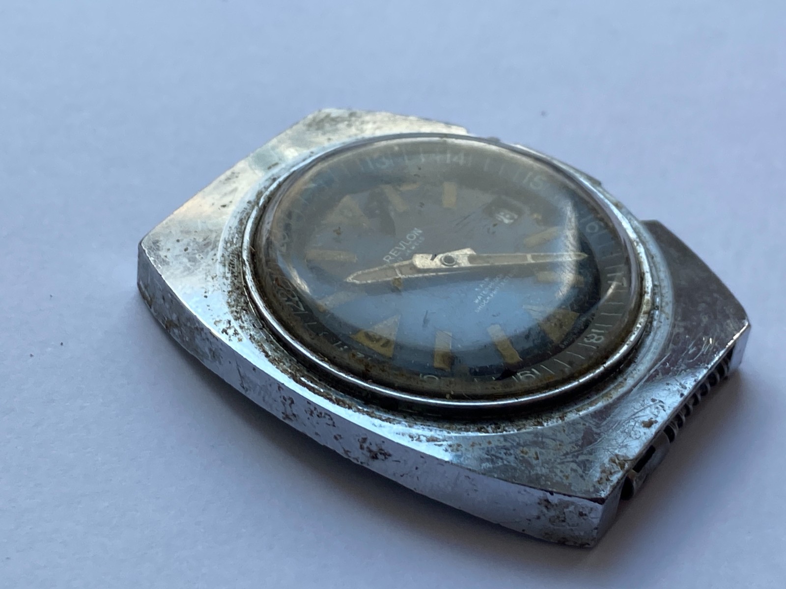 VINTAGE MEN WRIST WATCH SALE FOR PARTS REVLON DIVER OVERSIZE CAL. EB 8800