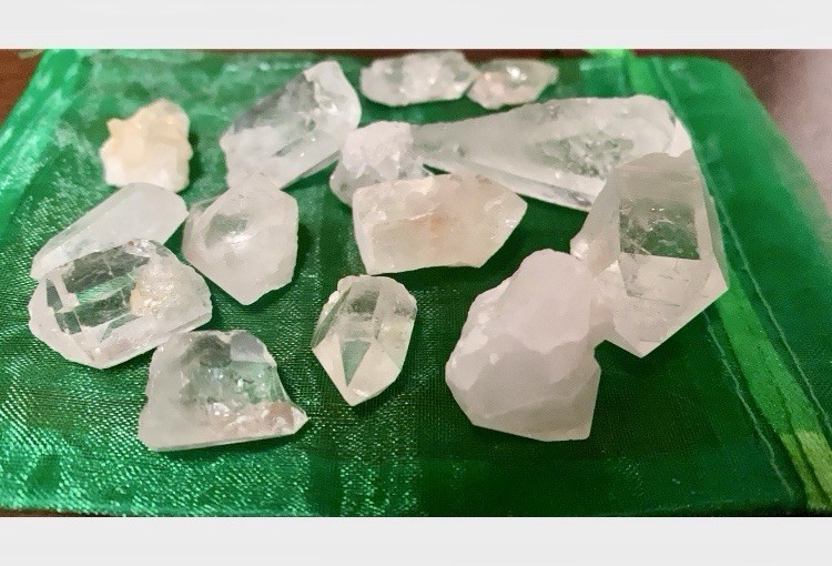 Clear Quartz Crystal Hand Mined Arkansas Quartz 2oz Approx 10 Individual Crystal