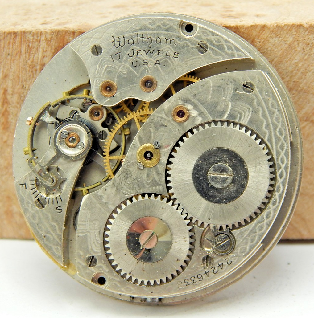 Vintage 1922 Waltham 225 12s 17 Jewel open face pocket watch movement with dial
