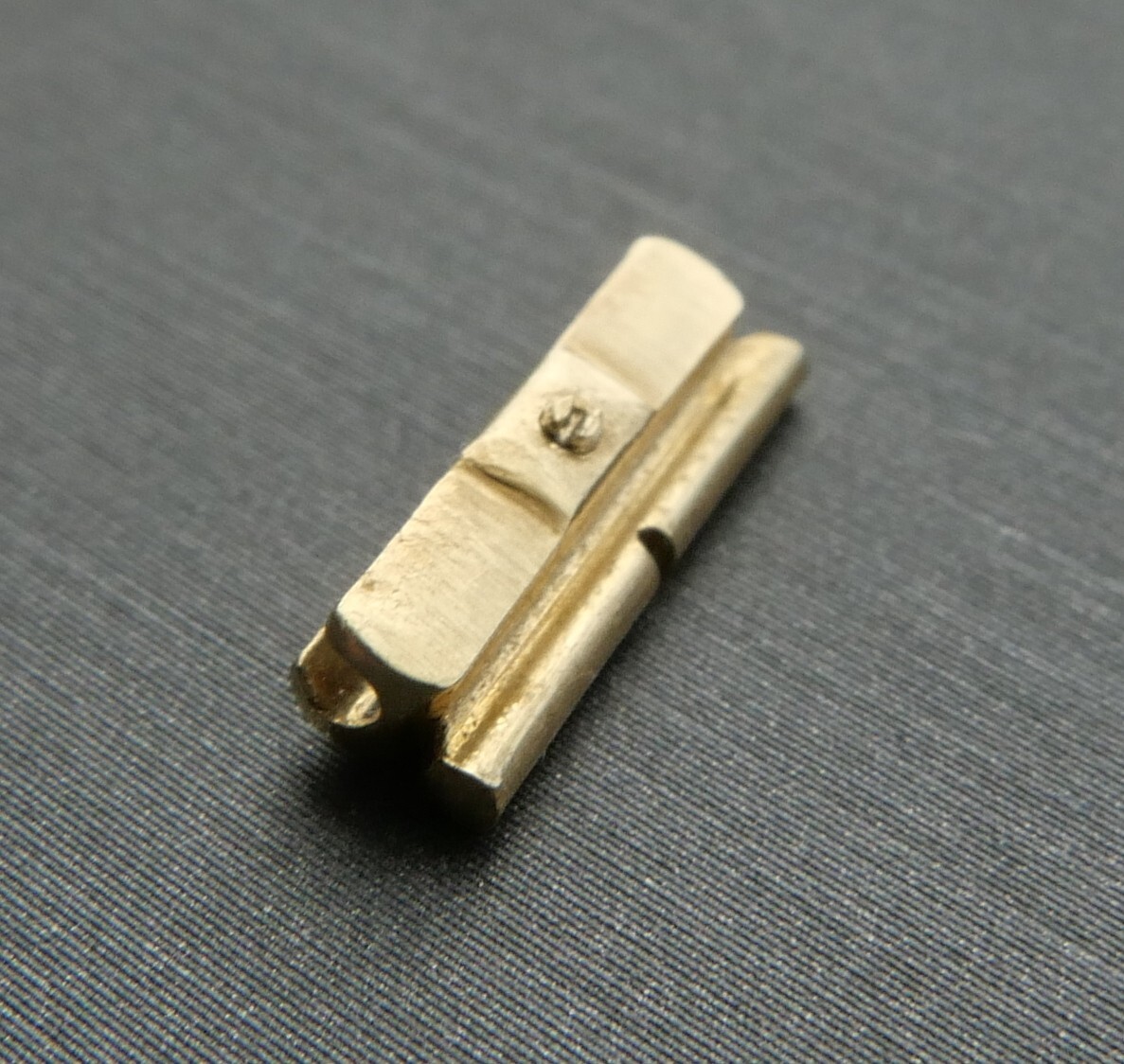 18K YELLOW GOLD PIAGET POLO HALF LINK