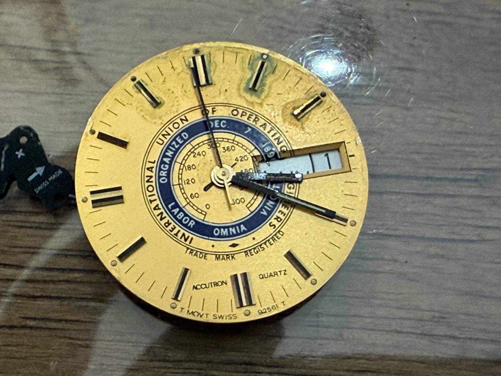 Vintage Bulova Accutron Quartz Mvmt with Dial, Day-Date – Puw2501-2631-spaceview