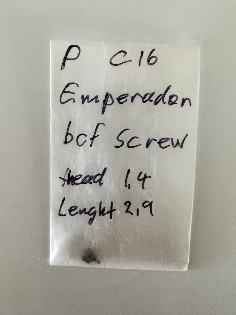 New Piaget Emperadon C16, 18K gold screw head 1.40mm length 2.90mm One unit. #14