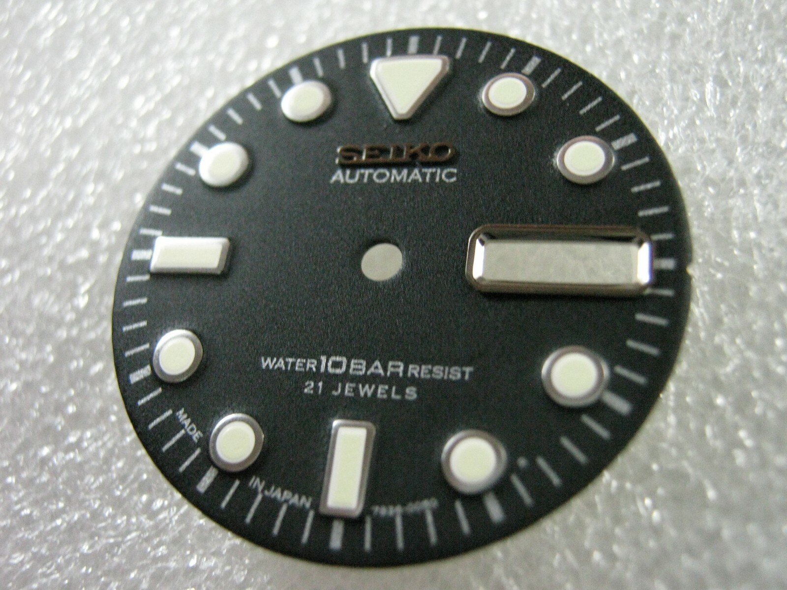 New REPLACEMENT BLACK Day/Date Dial For 10BAR 7S26-0050