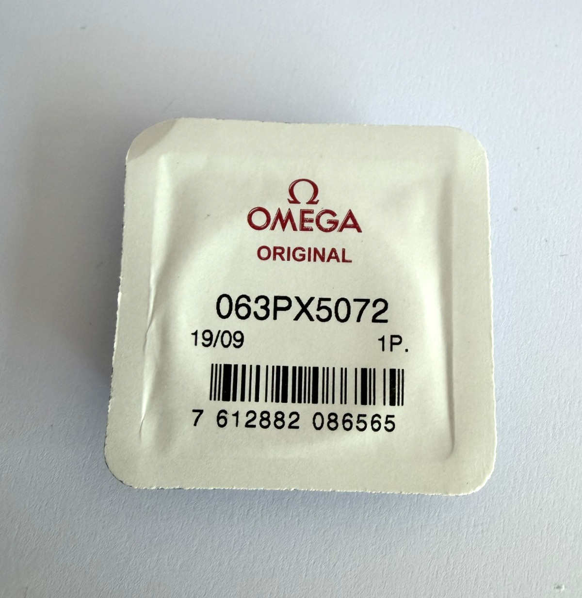 Original Omega Yellow Gold Tension Ring 31.6mm Crystal 063PX5072