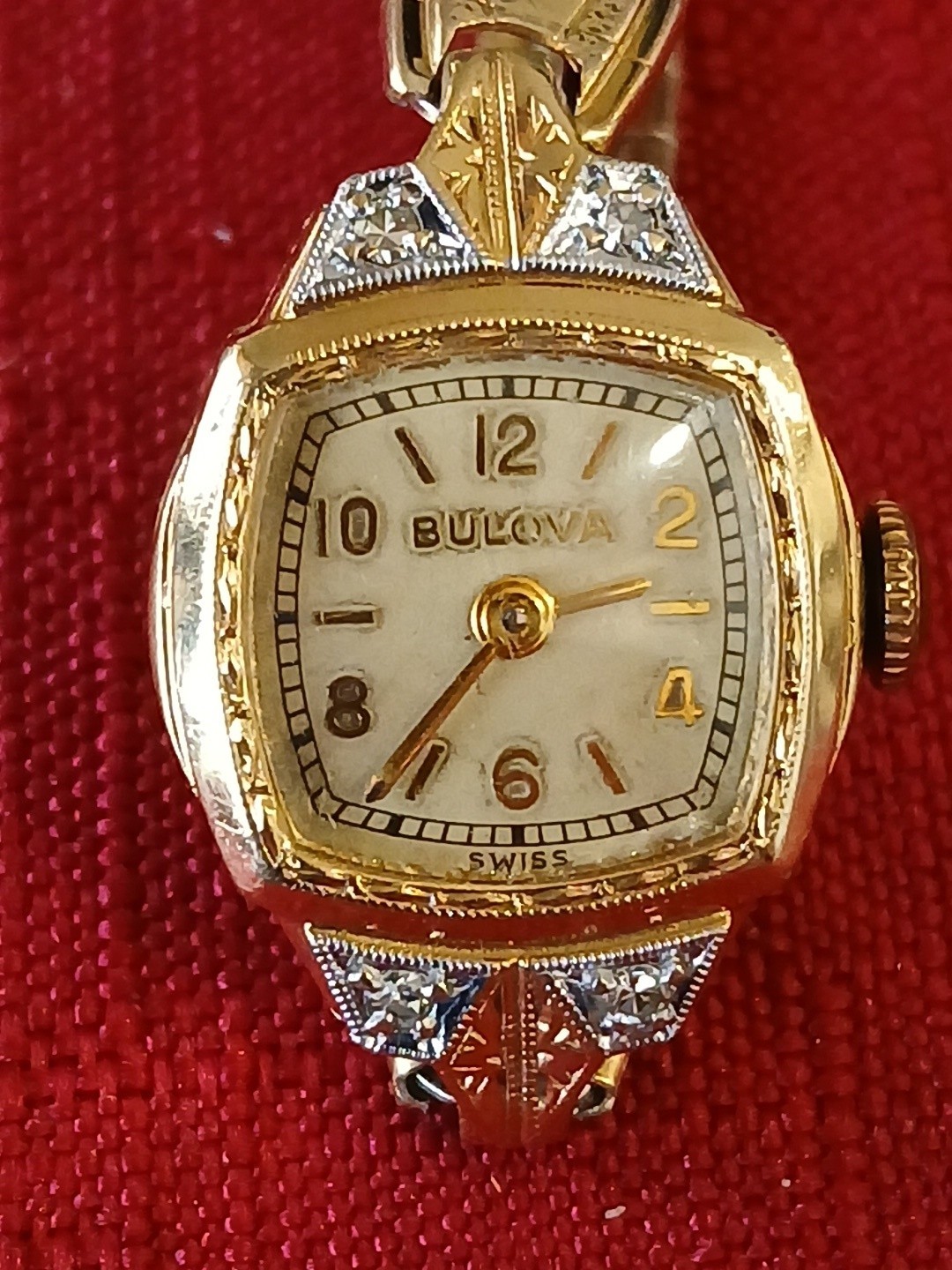 Vintage 1930s Beutiful BULOVA, Swiss 6 AM Movement Gold Plate.