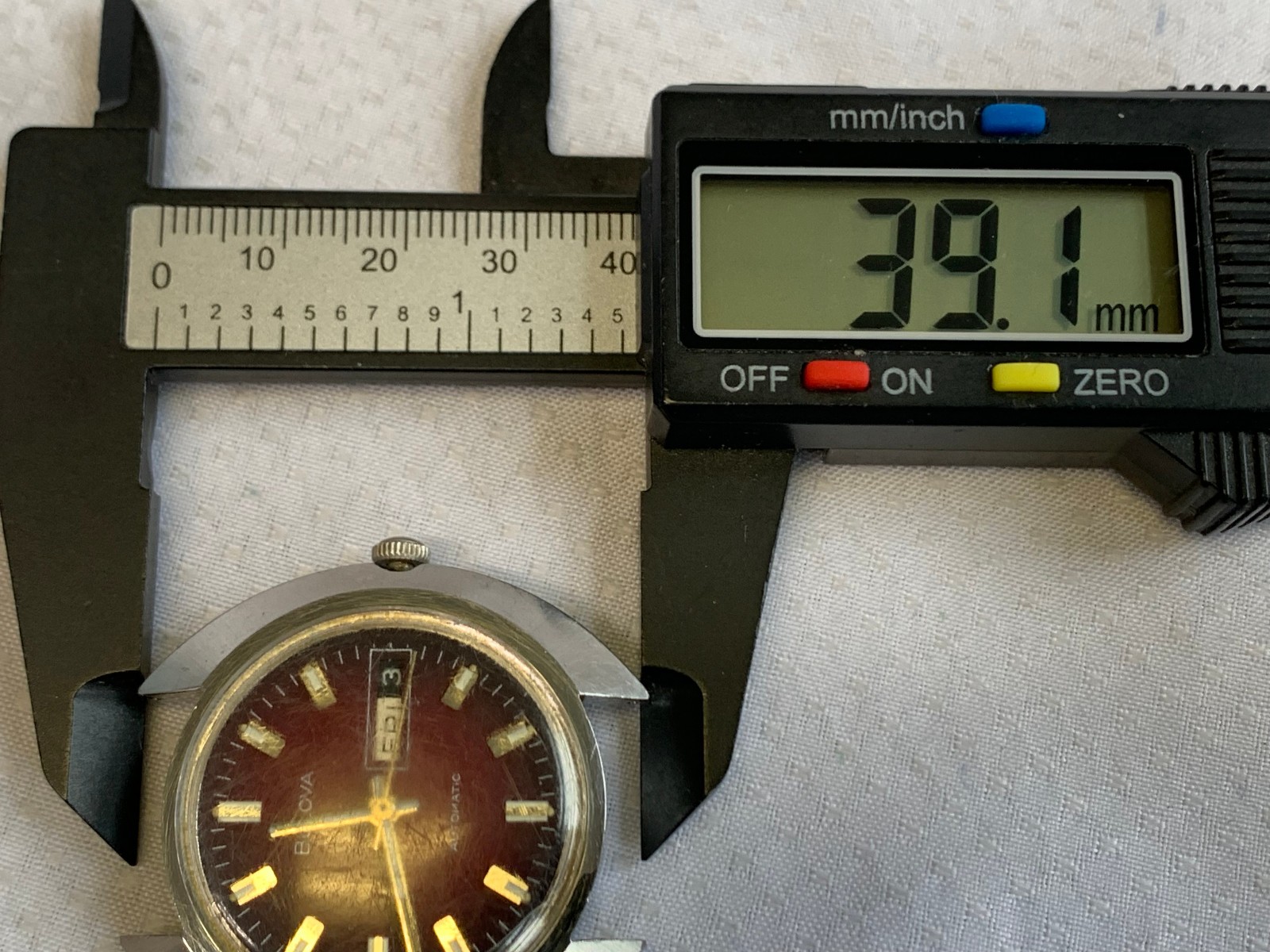 Vtg Bulova Mens Automatic Watch Face Red Dial Day Date Calendar *RUNNING*