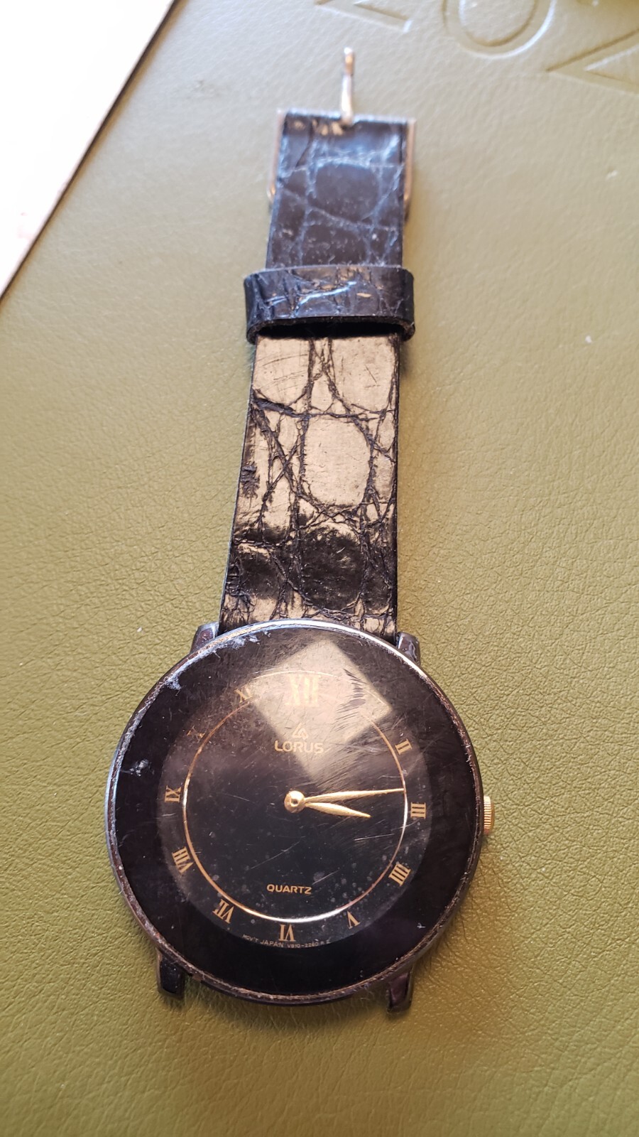 Vintage 1980’s 90’s Men’s Lorus Watch w/ Movement Black & Gold Dial # V810-0480