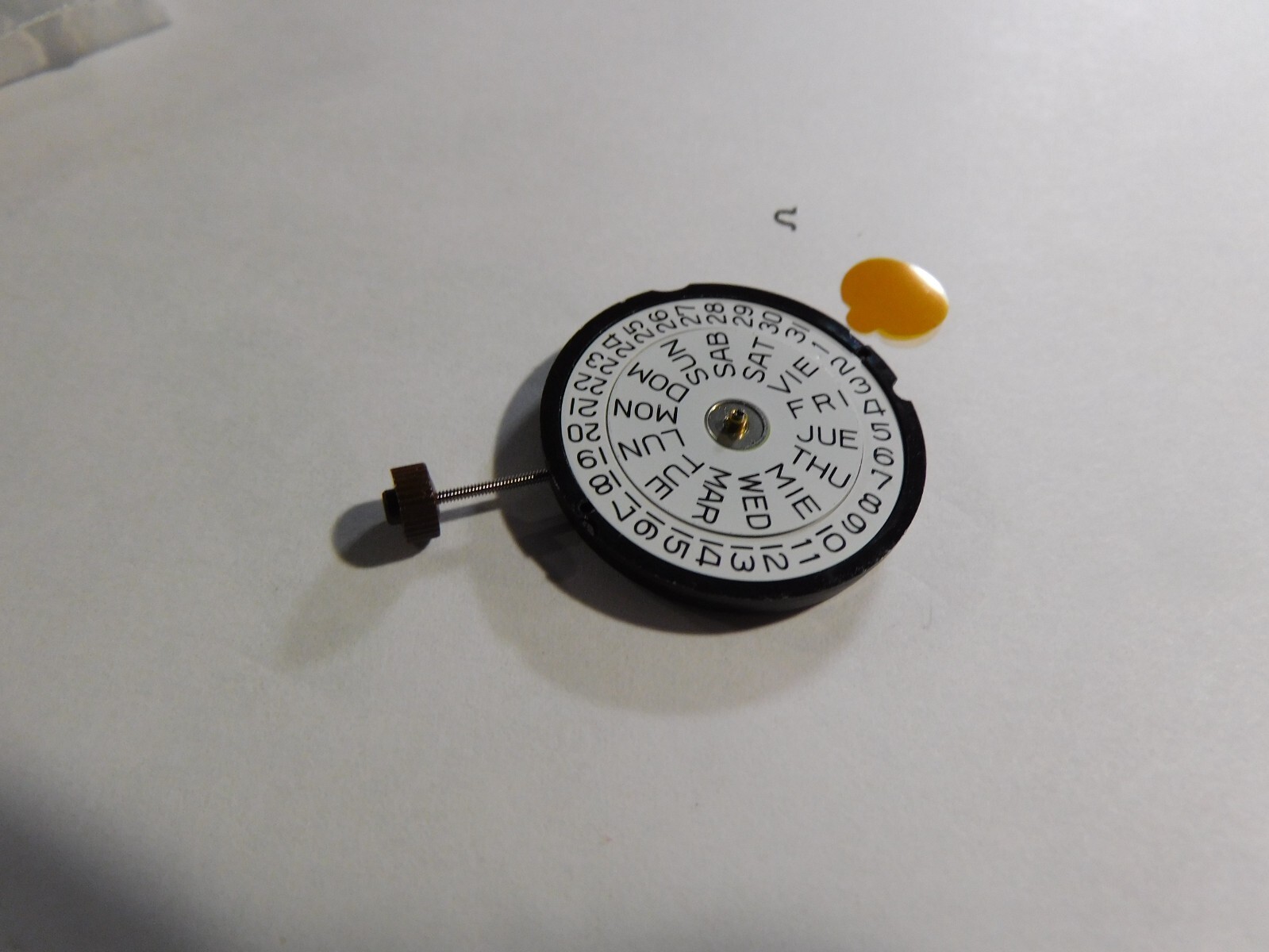RONDA 517 MOVEMENT QUARTZ DAY & DATE FOR PARTS or REPAIR. 1 JEWEL. USED