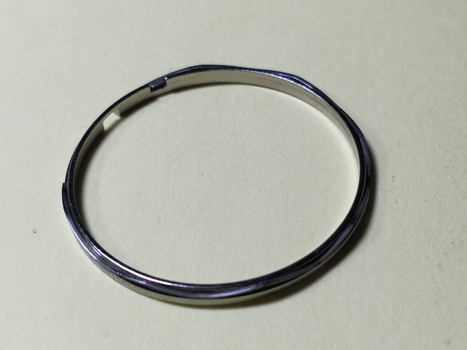 GENUINE USED MOVEMENT / CASE RING W/ SPRING SEIKO MOVEMENT 6105 6106 6119
