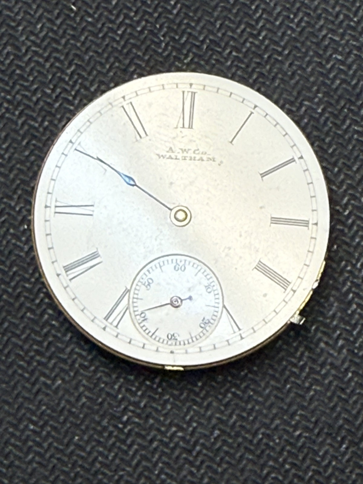 American Watch Co Waltham: size 6 – Good dial, broken staff, missing minute hand