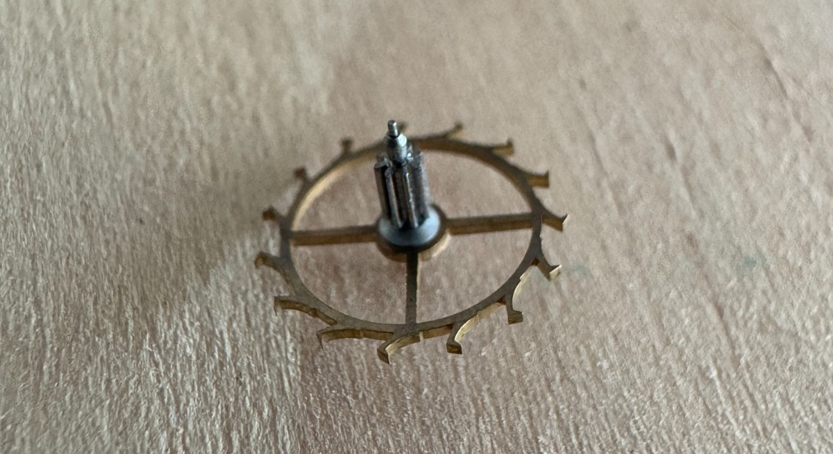 VINTAGE N SIZE E. HOWARD SERIES VII GRADE 1 POCKET WATCH ESCAPE WHEEL GOOD PIVOT