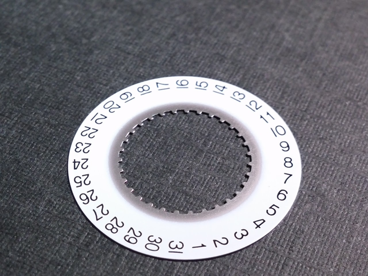 ORIGINAL NEW CALENDAR DISK AT 3 o”clock, WHITE for ETA caliber 955.412 (small)