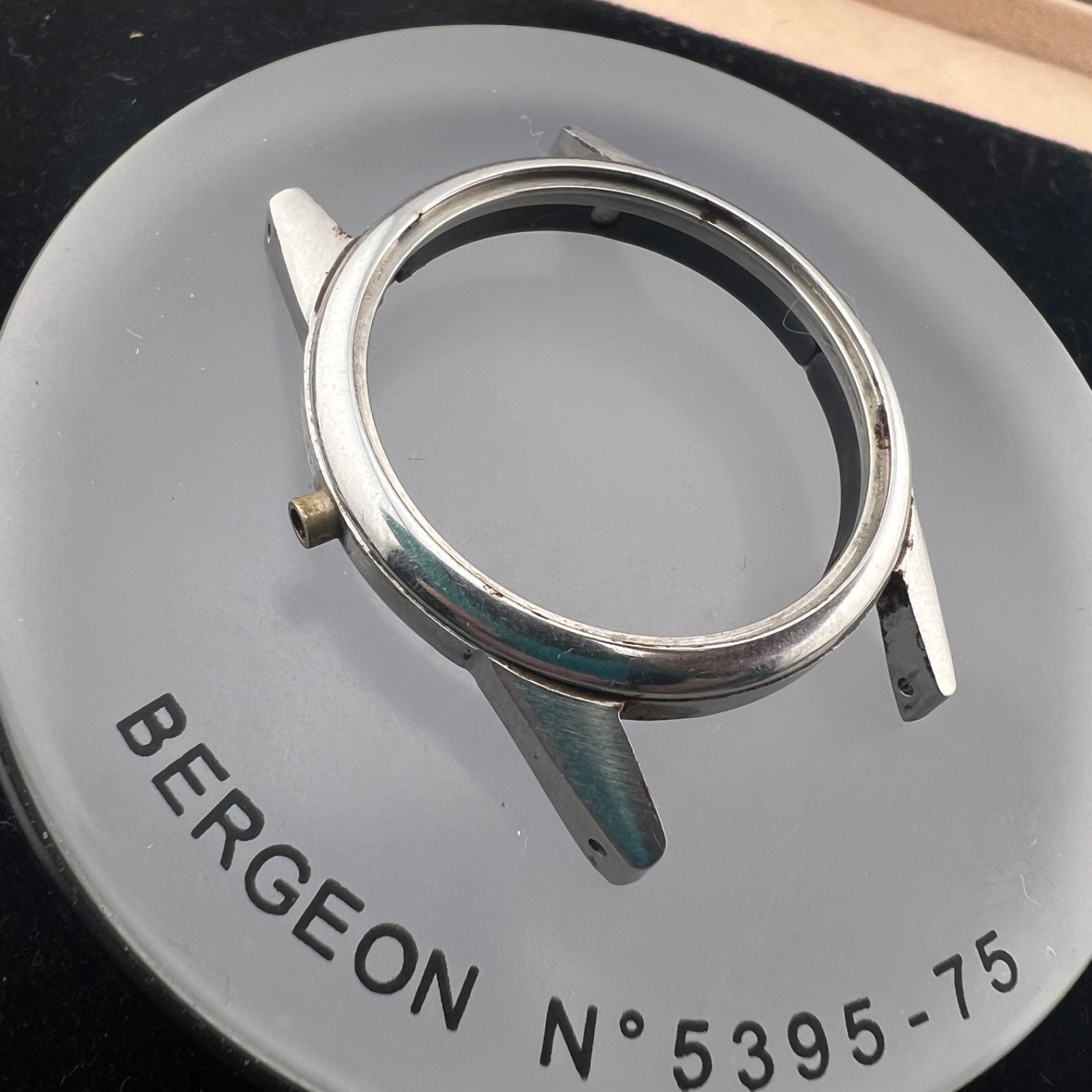 Universal Enversteel Watch Case 33mm 1102876 – 212202