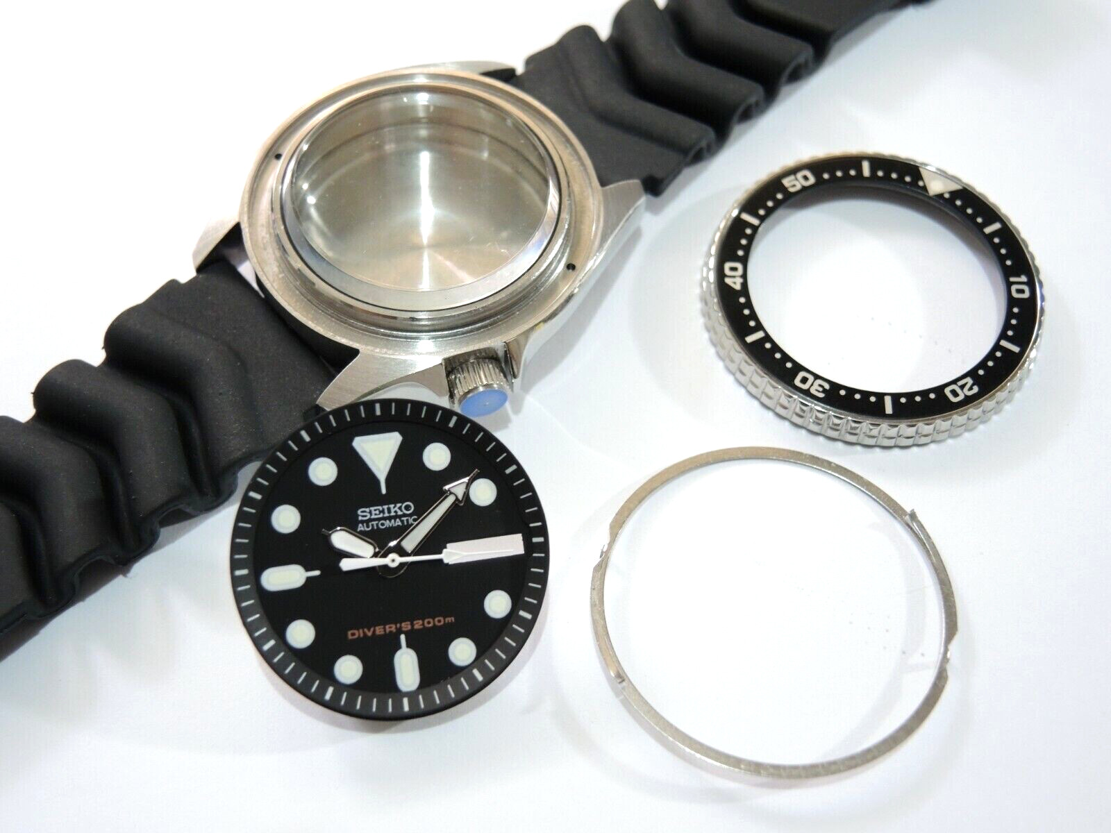 NEW STAINLESS BLACK CASE,CROWN,DIAL,HANDS,STRAP MEDIUM DIVERS SKX015 (7S26-0030)