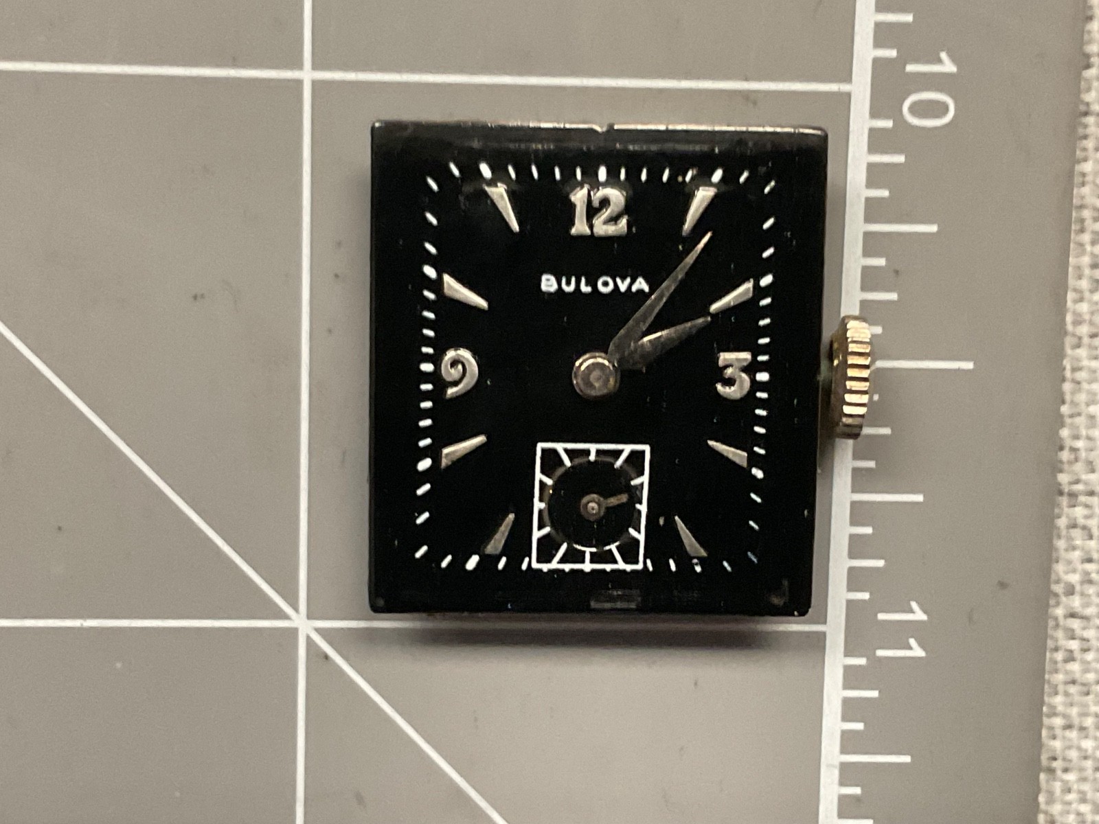 VINTAGE MEN’S BULOVA WRIST WATCH MOVEMENT, CAL. 8AE, 21 JEWEL Black dial Nice