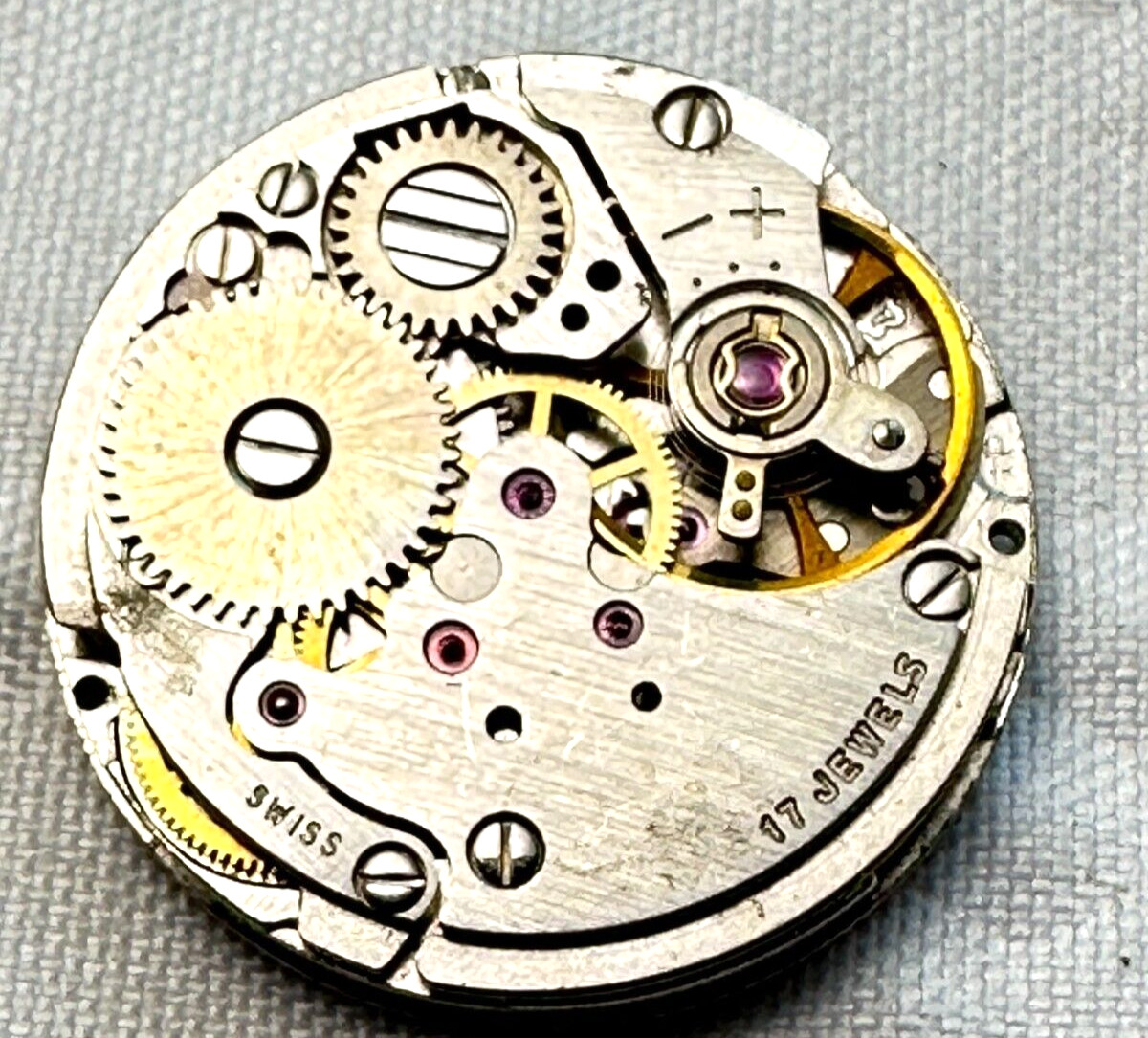 Vintage Swiss 17 Jewel Ladies Wrist Watch Mechanical Movement FOR PARTS 21-18