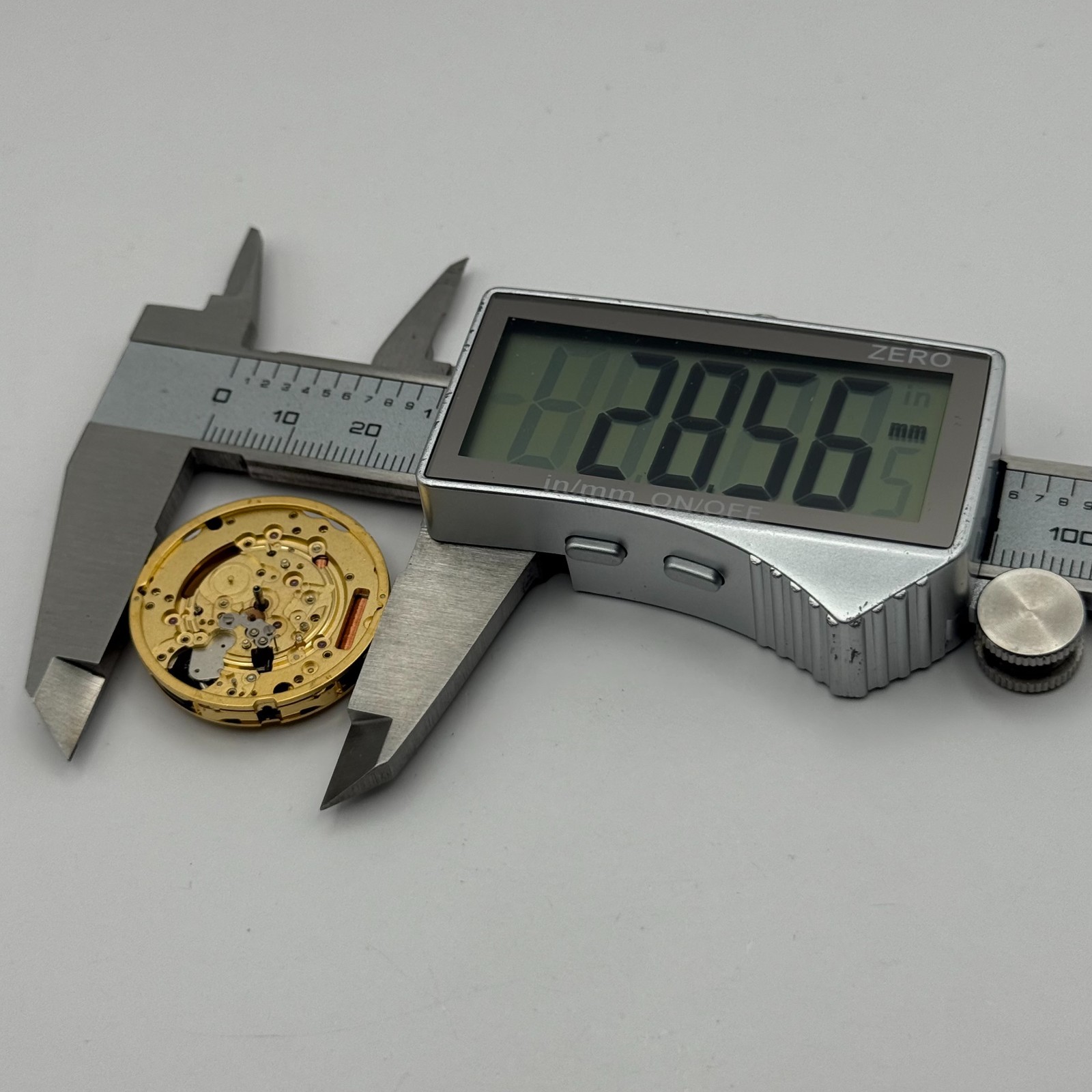 Ronda 5040.D Watch Movement Quartz Swiss R9 13 Jewels Vintage Parts 28.5mm