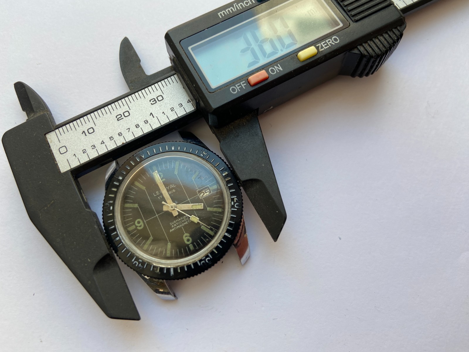 VINTAGE MEN WRIST WATCH SALE FOR PARTS LE ROYAL DIVER SUBMARINE 17 RUBIS