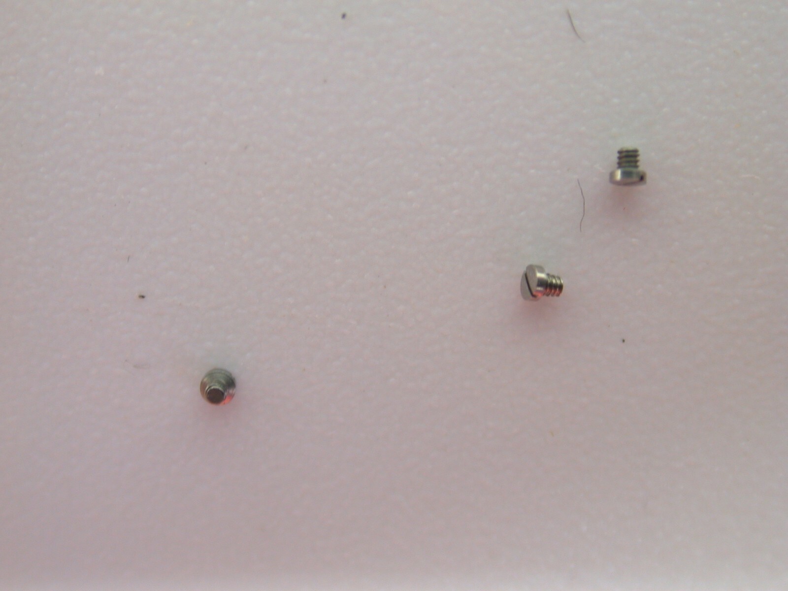 WATCHMAKERS OMEGA CAL 350, PT NO. 2608 – SCREWS (3) – VINTAGE PARTS – 17MF8