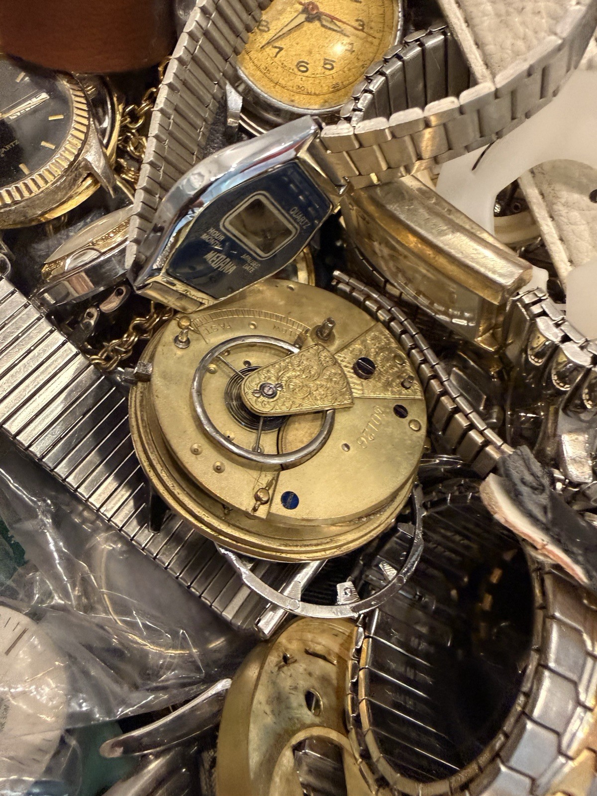 19 Lb Watch Parts Lot Bands Cases Dials Movements Repair AS-IS Mixed Lot