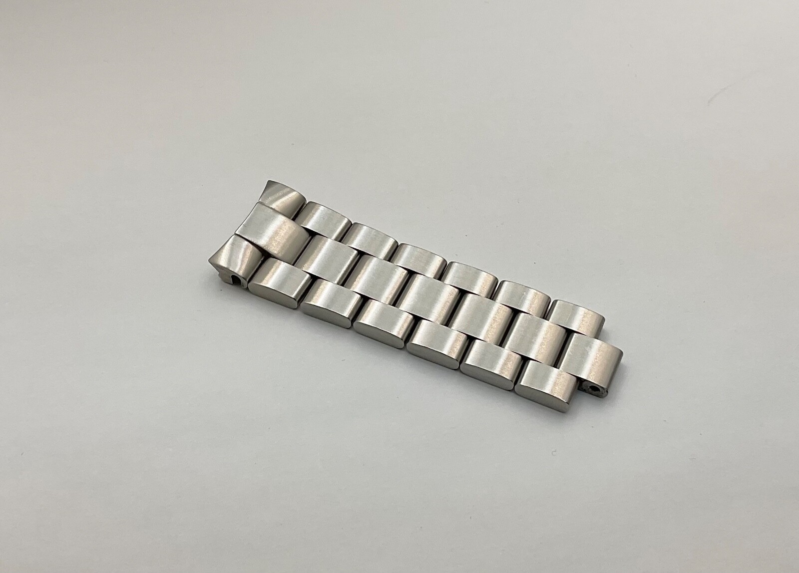 Raymond Weil 8260 Stainless Steel CONTINUOUS Partial Band