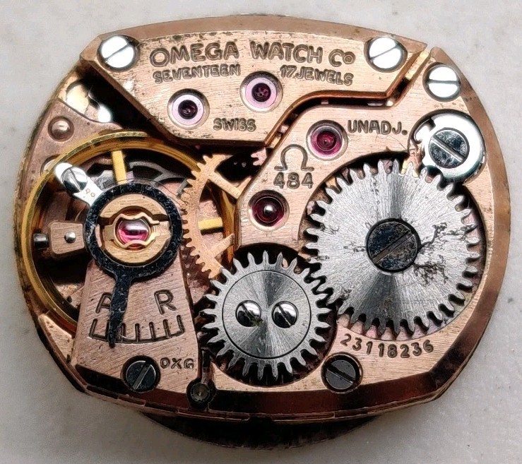Vintage Omega Cal. 484 17 jewel watch movement runs For Repair