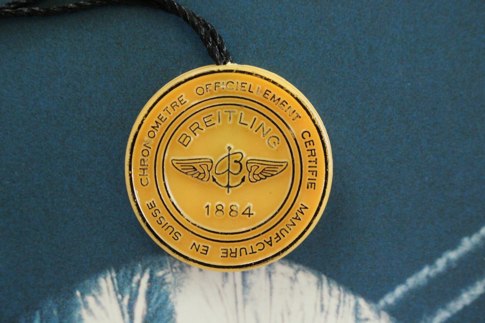 BREITLING FACTORY JEWELERS SALES ACCESSORY YELLOW PLASTIC WATCH HANG + SWING TAG