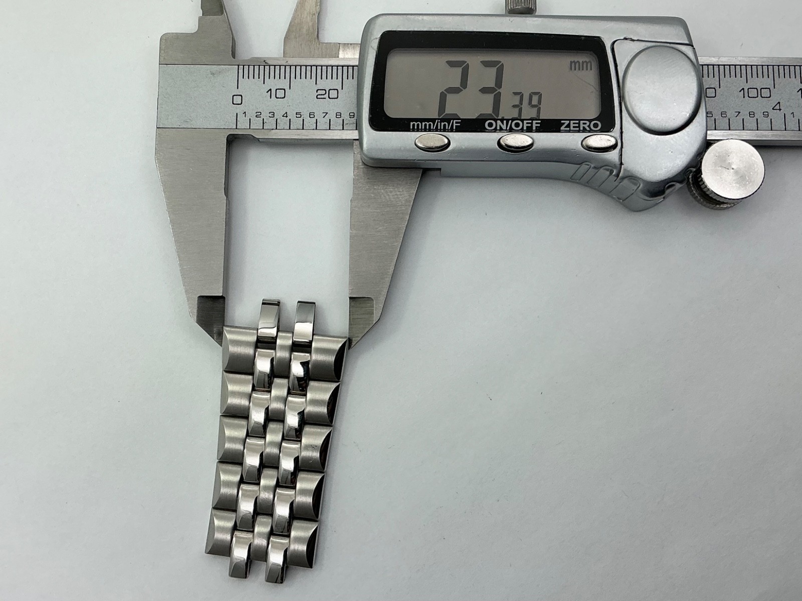 Citizen Caseback E111-S099641 CONTINUOUS Partial Band Stainless Steel