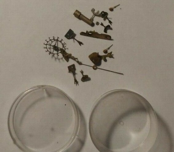 Lotto di ricambi per orologi vintage vari (FF36 e altri) per riparazioni