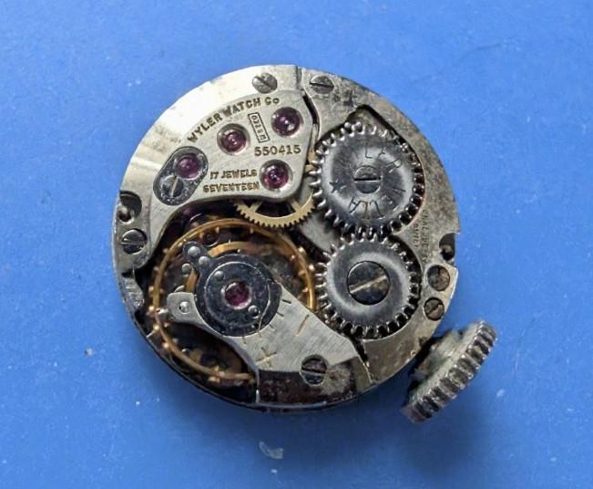 VINTAGE LADIES WYLER CAL WS220 ETA 2440 WRISTWATCH MOVEMENT RUNNING