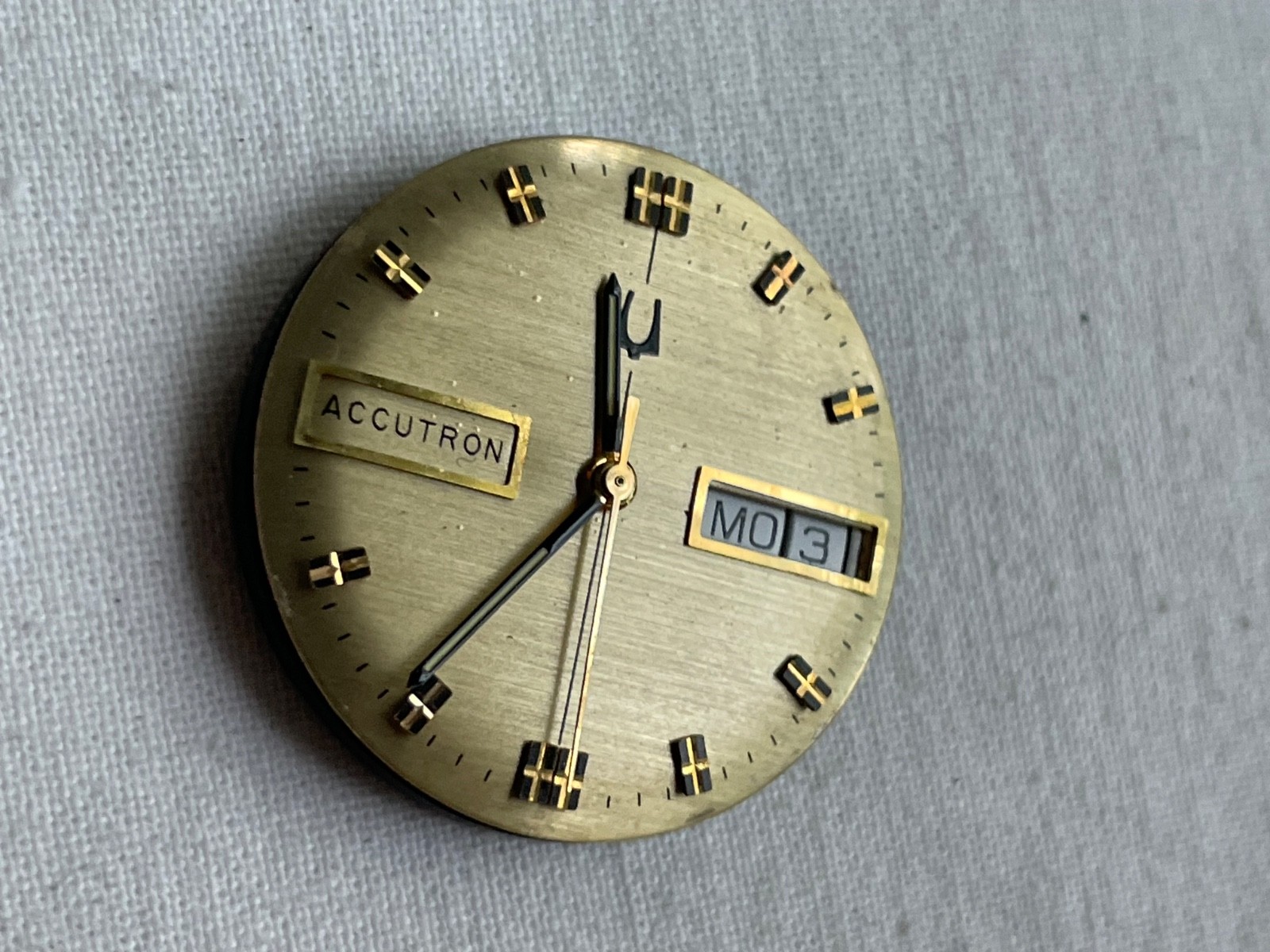 Bulova Accutron NICE dial with other swiss movement for watch AS IS, lot2307
