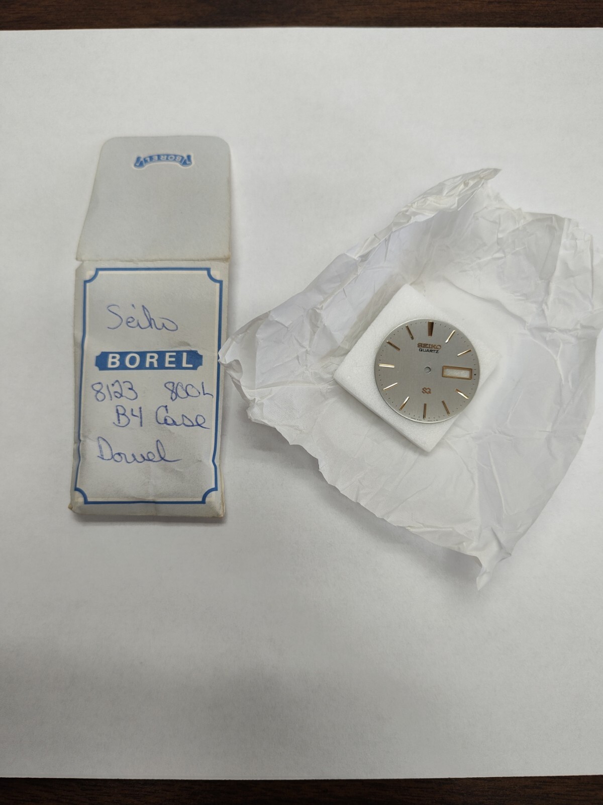 Vingage Seiko Men’s Watch round Dial SQ w/ Gold markers window 8123 800L