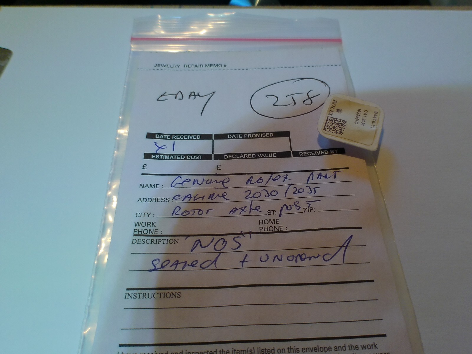 100 % GENUINE ROLEX calibre 2035, NOS, part 4476, rotor axle post