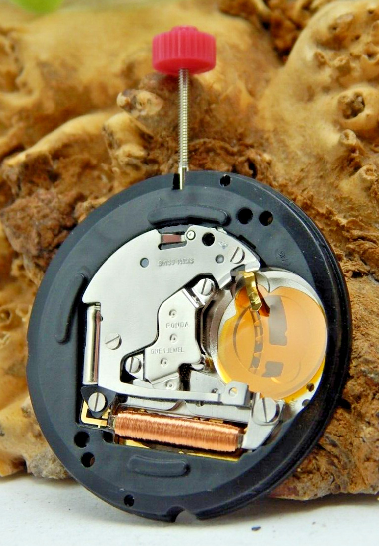 New Old Stock Ronda 715 H3 quartz men’s wrist watch movement with date and stem