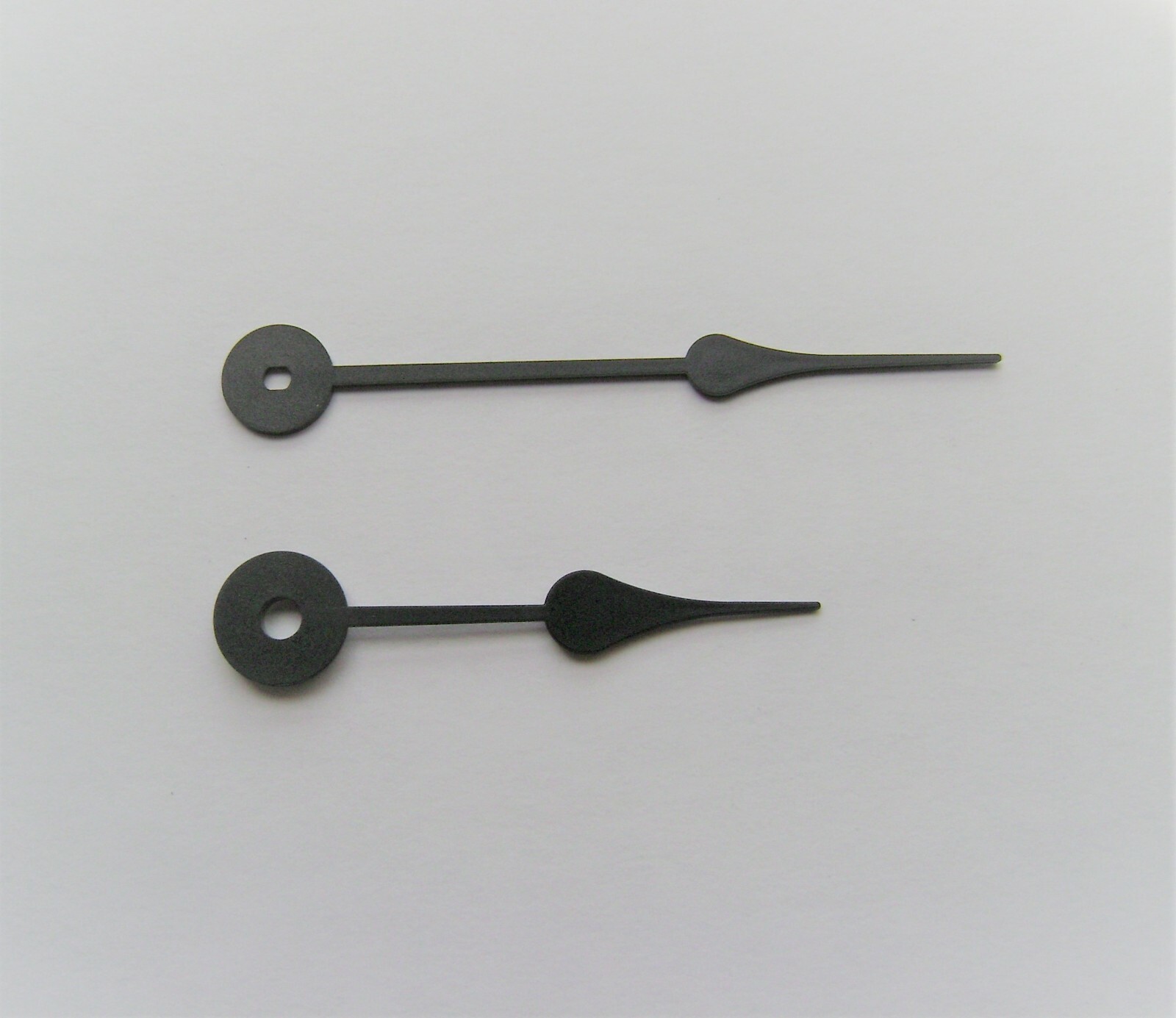 HERMLE Black Plastic Spade/ Clover Quartz hands 3 1/2″ minute hand 1 pair