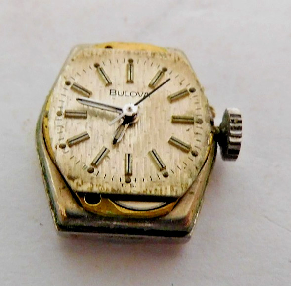 BULOVA 1081.10 17 JEWELS WATCH RUNNING. NEEDS CLEANING