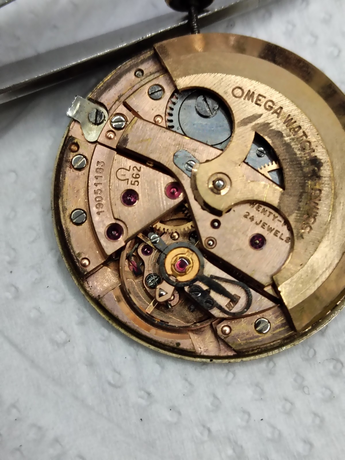 VINTAGE 1962 OMEGA 562 AUTOMATIC MOVEMENT WITH GENEVE DIAL AND CROWN