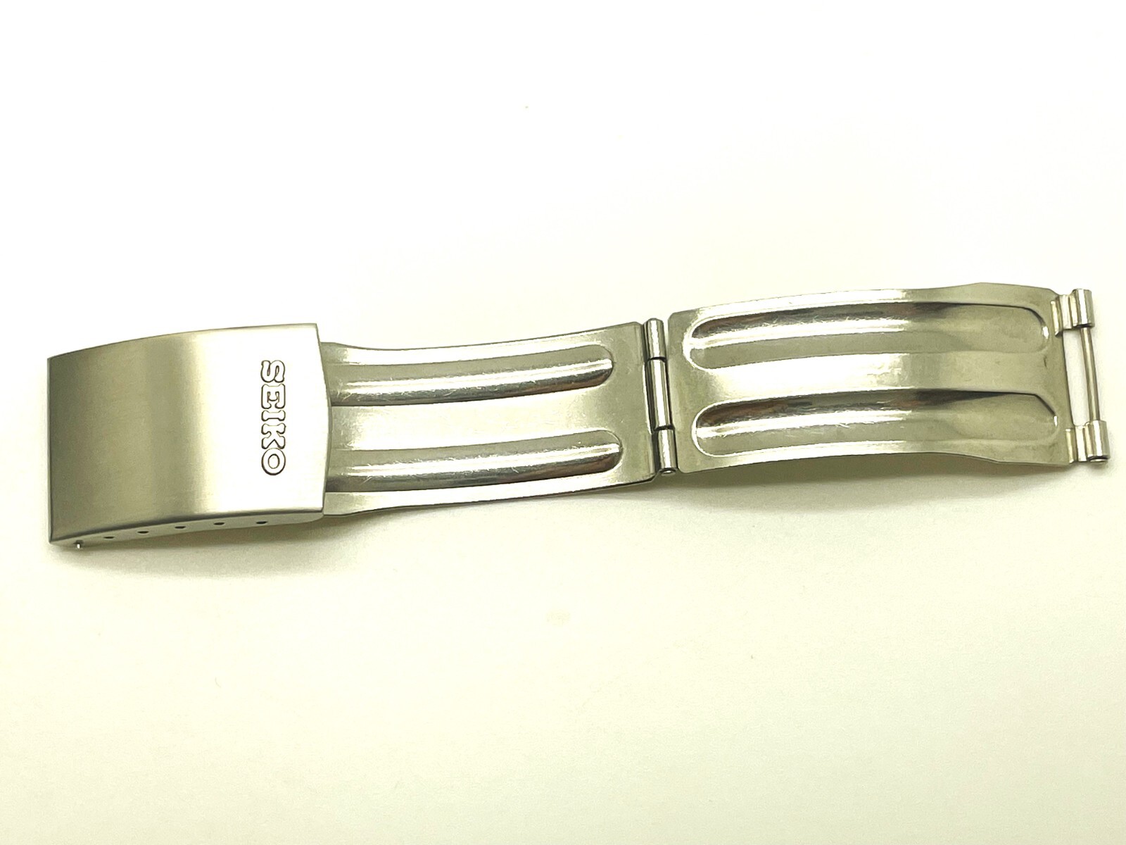 PRE-OWNED WATCH PARTS SEIKO BUCKLE 18MM MEN’S STAINLESS STEEL 439-18